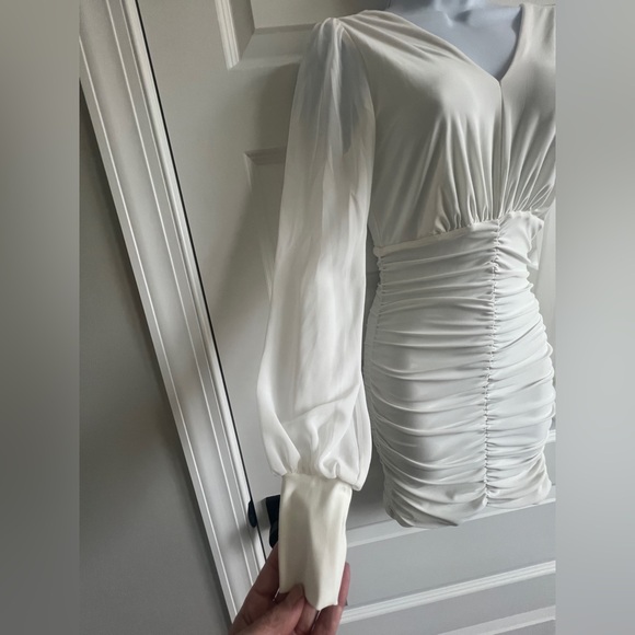 2/$25 WINDSOR Ivory Ruched V-Neck Deep Back Long Sleeve Mini Dress Size XS - Picture 5 of 8